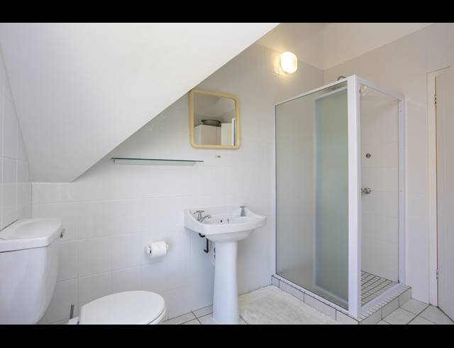 3 BEDROOM APARTMENT TO LET IN HOUT BAY CENTRAL